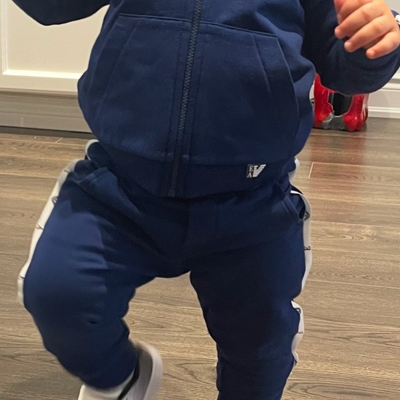 armani set - Picture 1 of 2